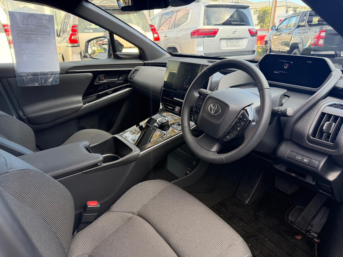 2025 Toyota bZ4X — photo 10