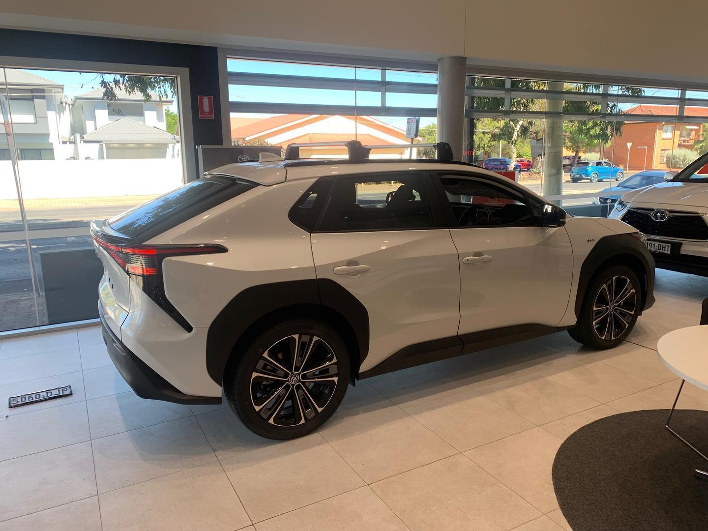 2025 Toyota bZ4X — photo 2