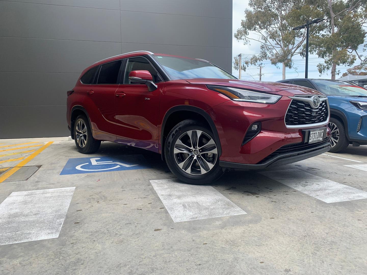 2025 Toyota Kluger GXL — photo 1