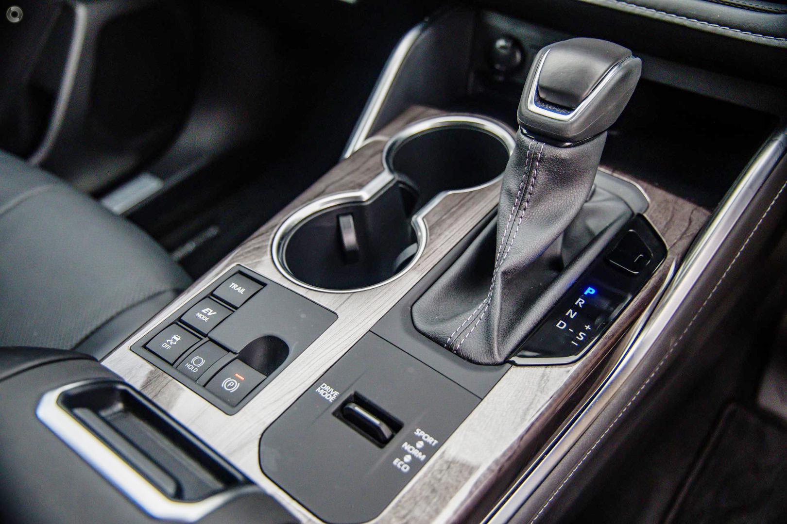 2025 Toyota Kluger Grande — photo 14