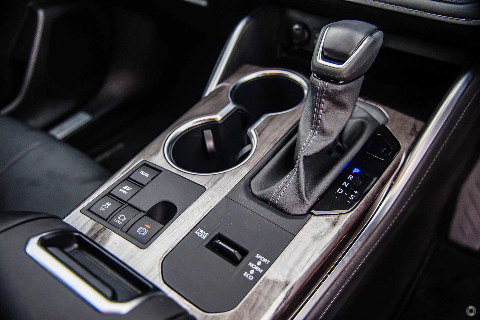 2025 Toyota Kluger Grande — photo 12