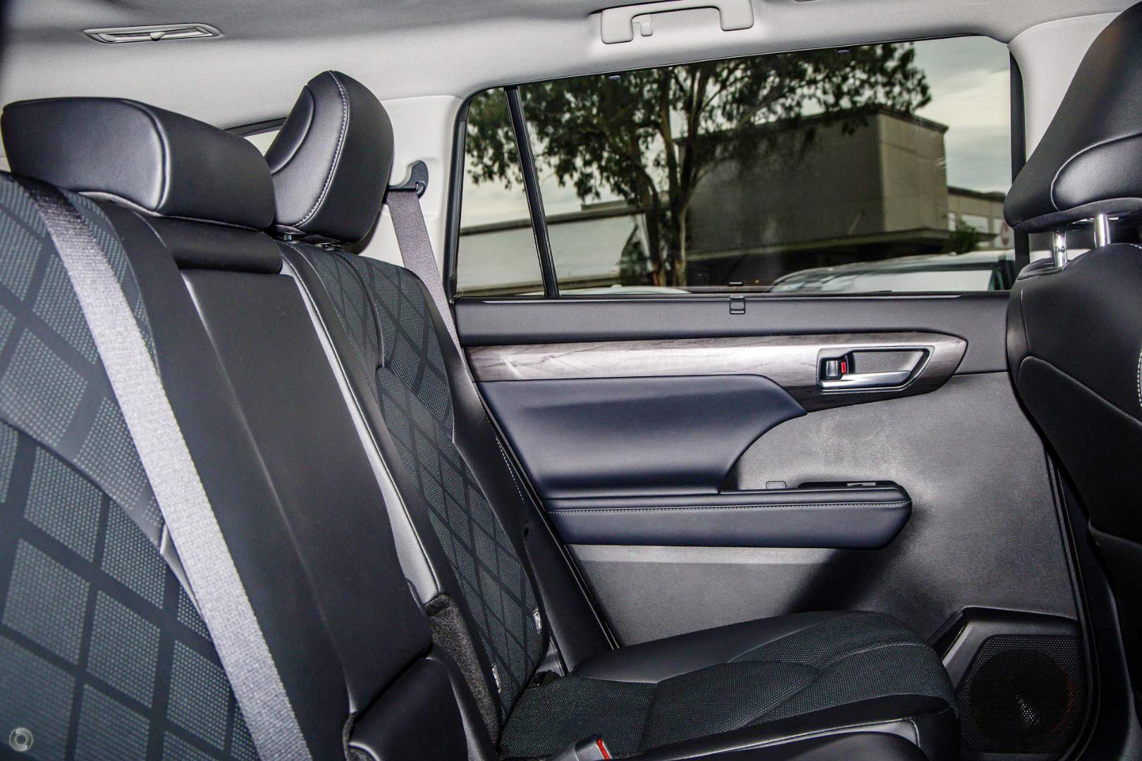 2025 Toyota Kluger Grande — photo 7