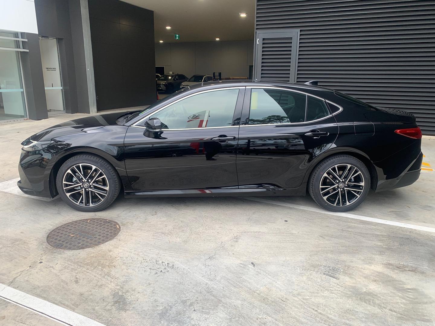2025 Toyota Camry SL — photo 3