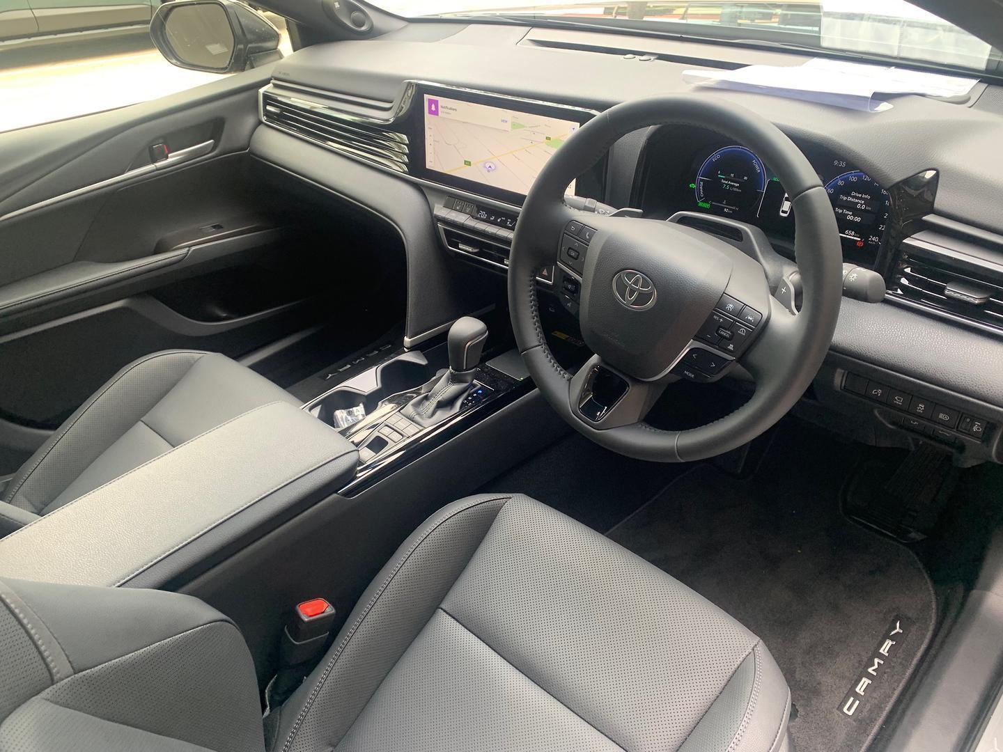 2025 Toyota Camry SL — photo 4