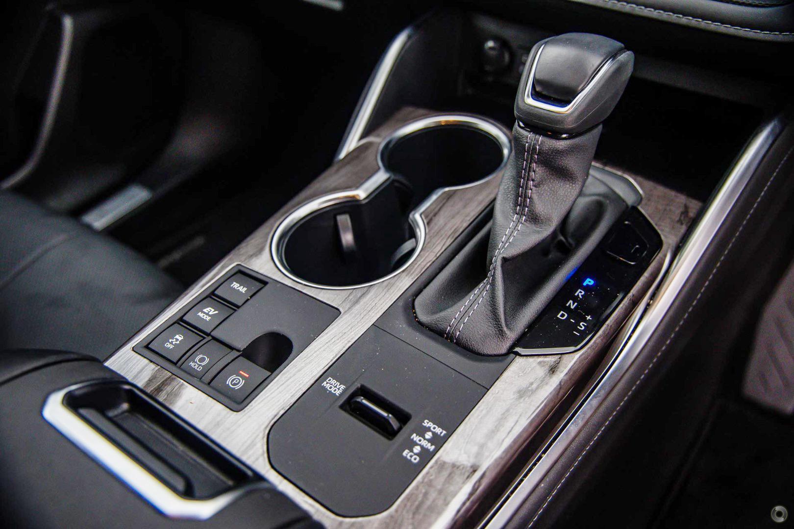 2025 Toyota Kluger Grande — photo 9