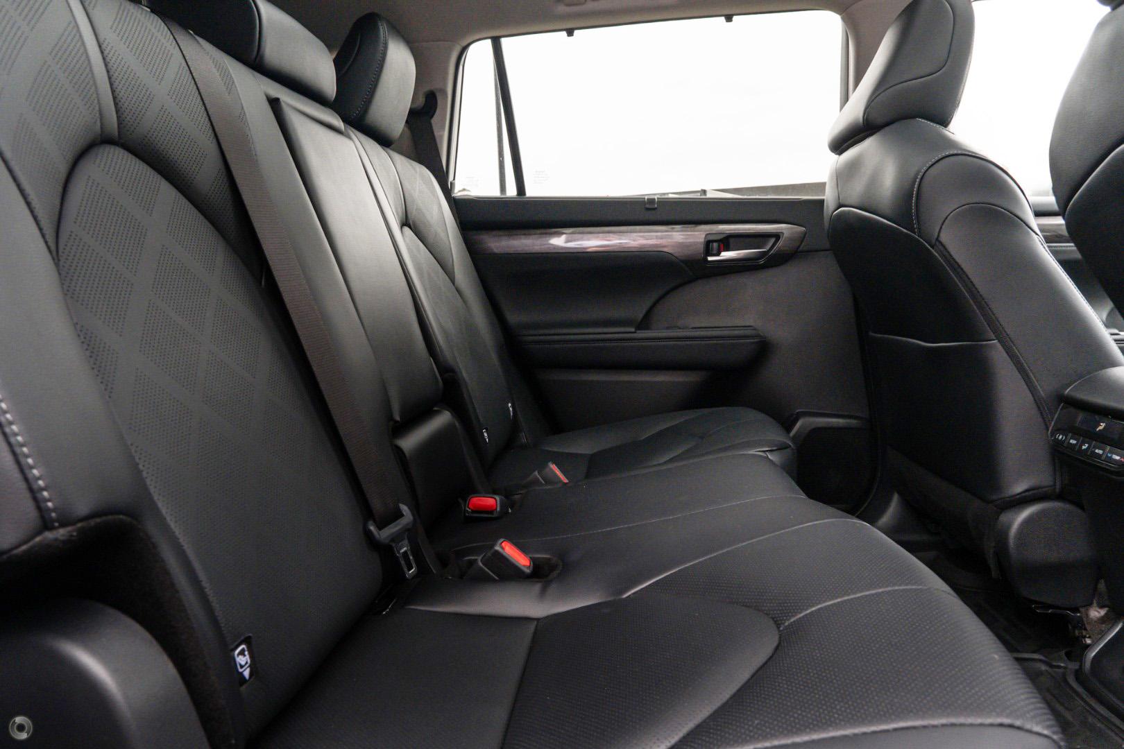 2025 Toyota Kluger Grande — photo 8