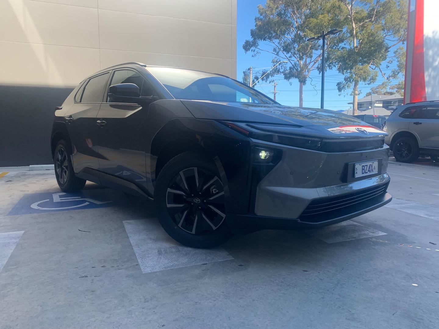 2025 Toyota bZ4X — photo 1