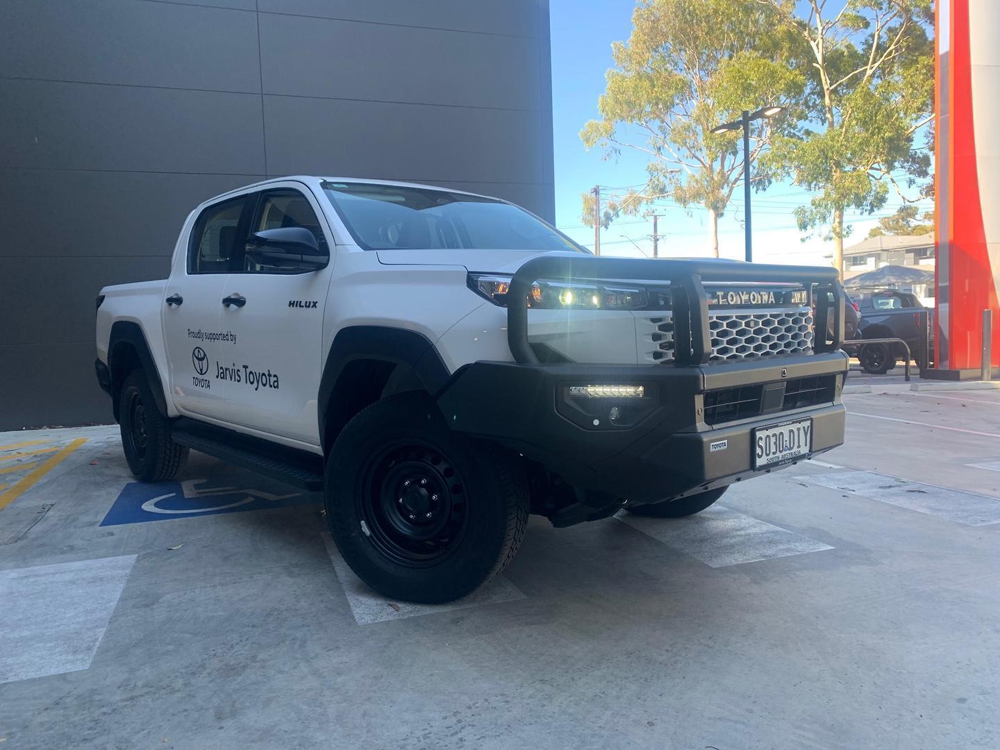 2025 Toyota Hilux SR 48V — photo 1
