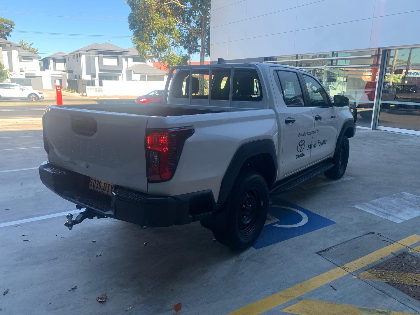2025 Toyota Hilux SR 48V — photo 2