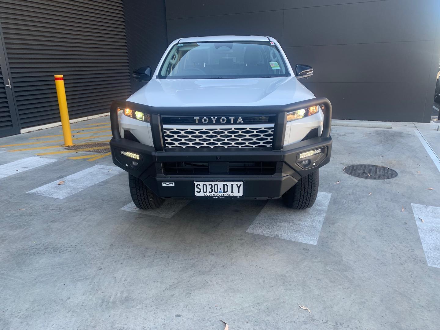 2025 Toyota Hilux SR 48V — photo 4