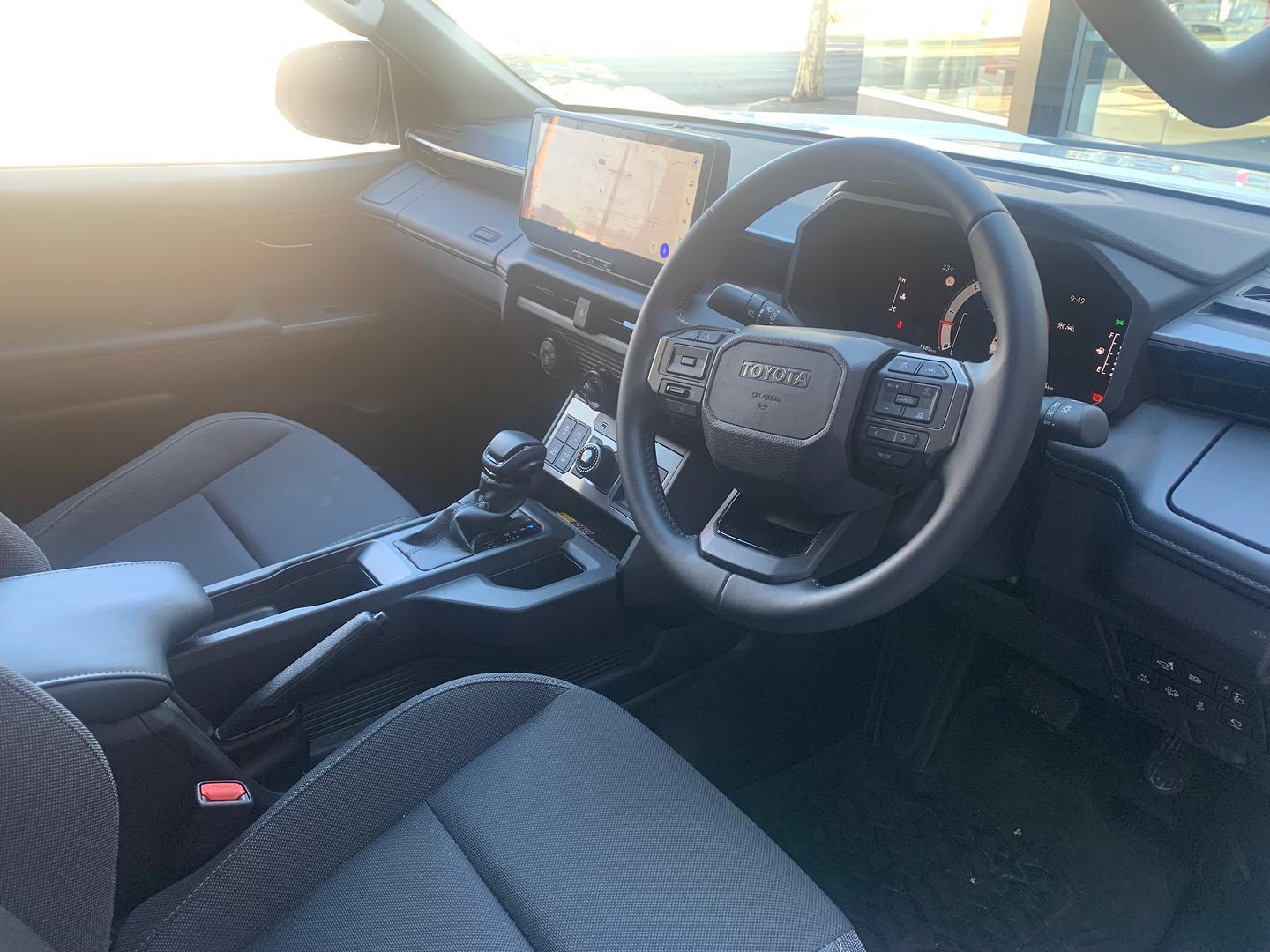 2025 Toyota Hilux SR 48V — photo 6