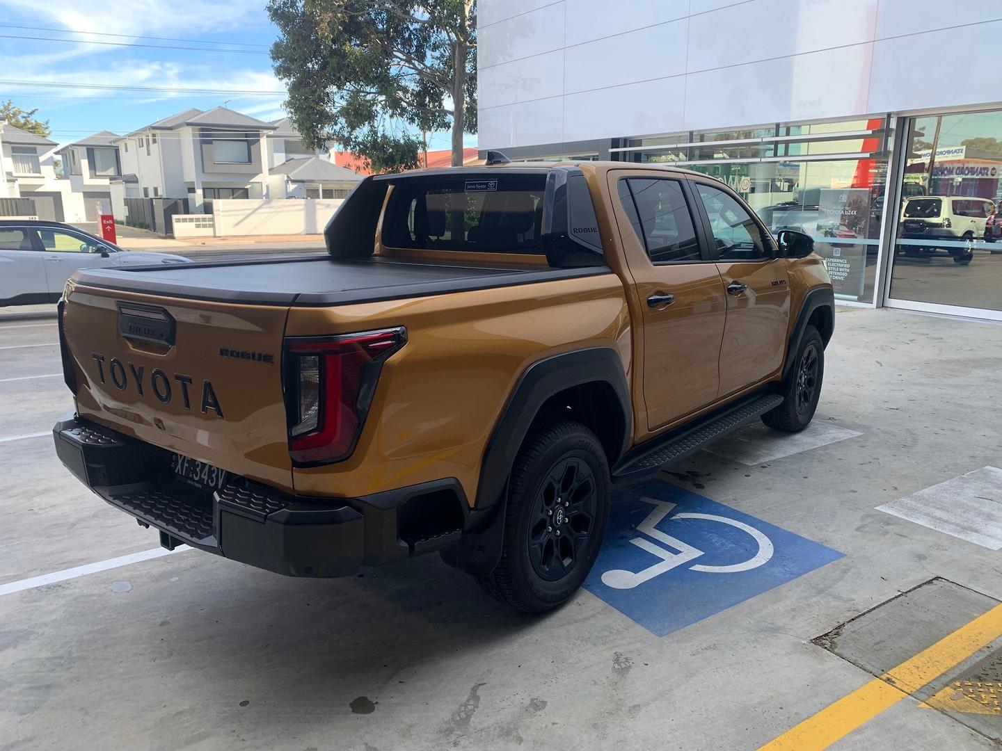 2025 Toyota Hilux Rogue 48V — photo 2