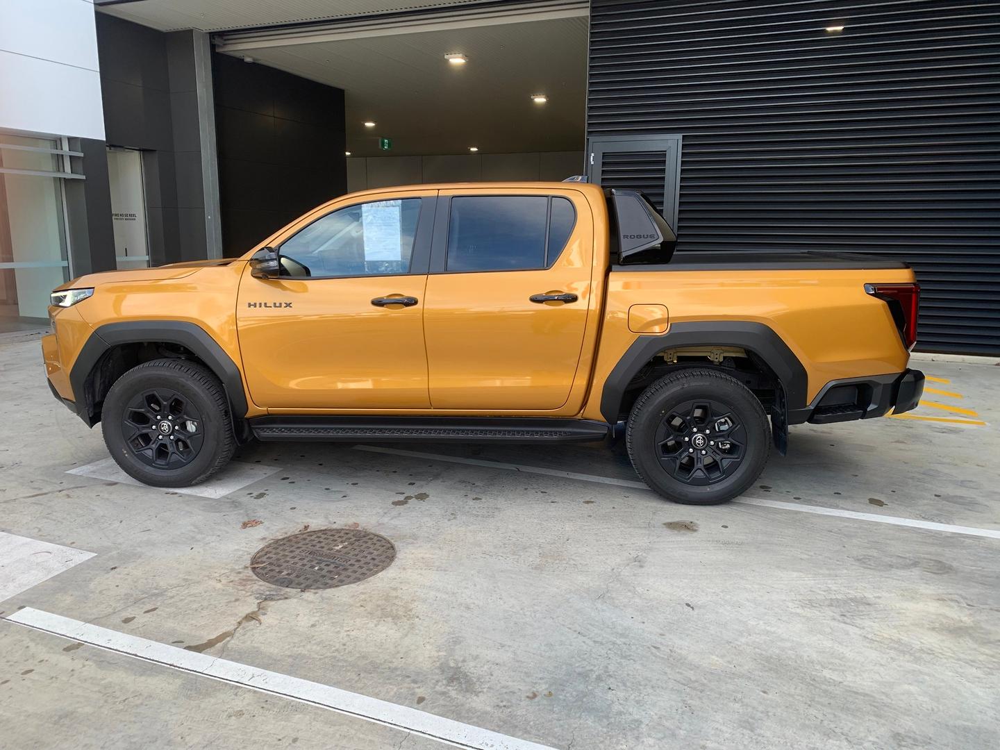 2025 Toyota Hilux Rogue 48V — photo 3