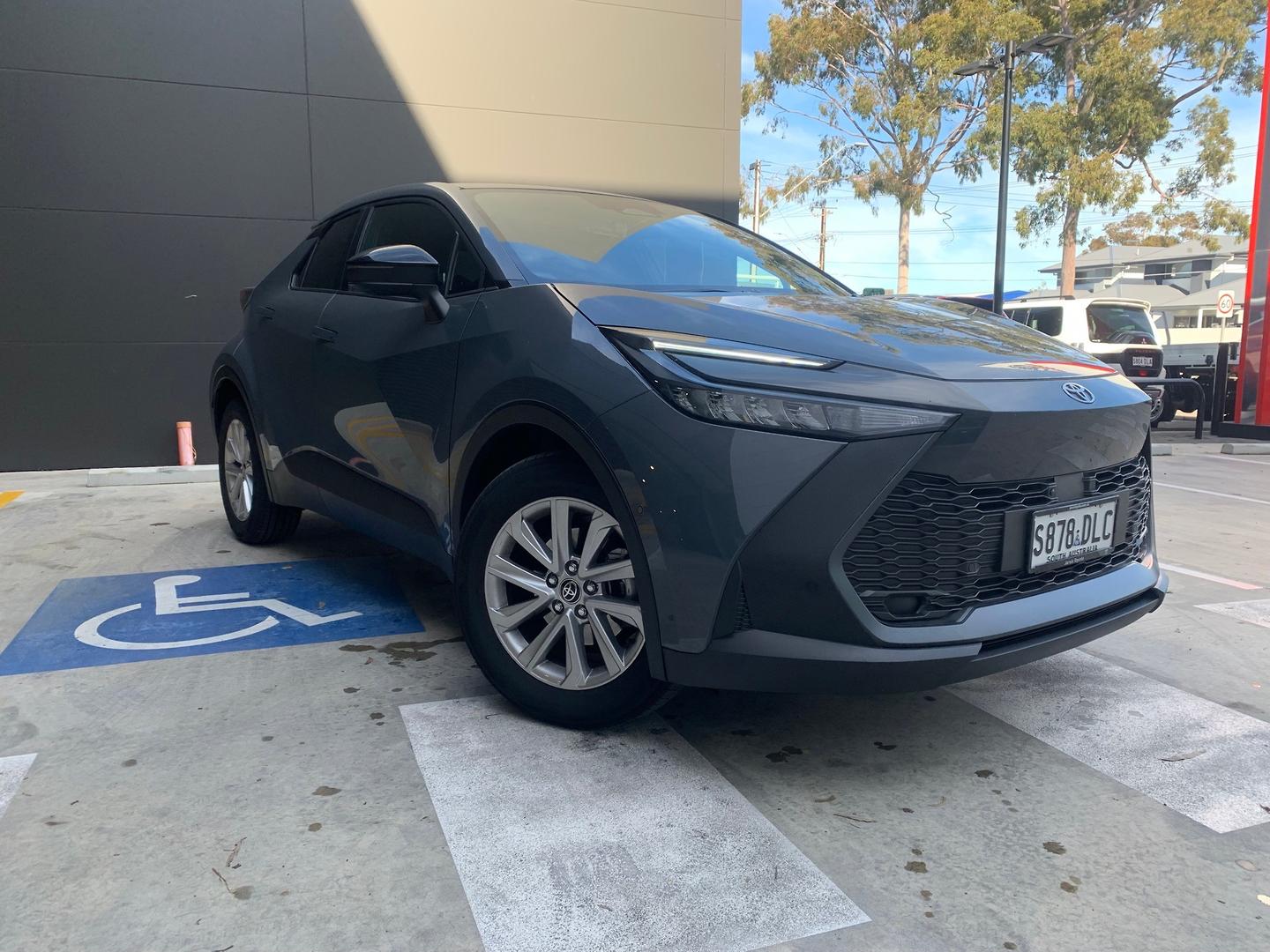 2026 Toyota C-HR GXL — photo 1