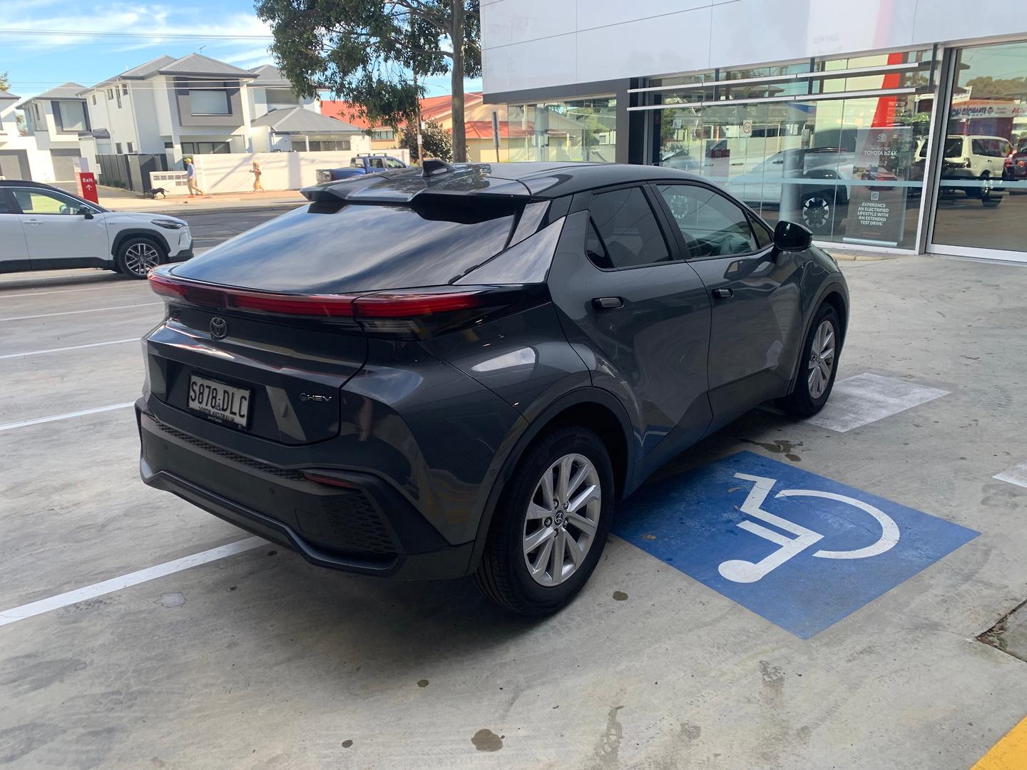 2026 Toyota C-HR GXL — photo 2