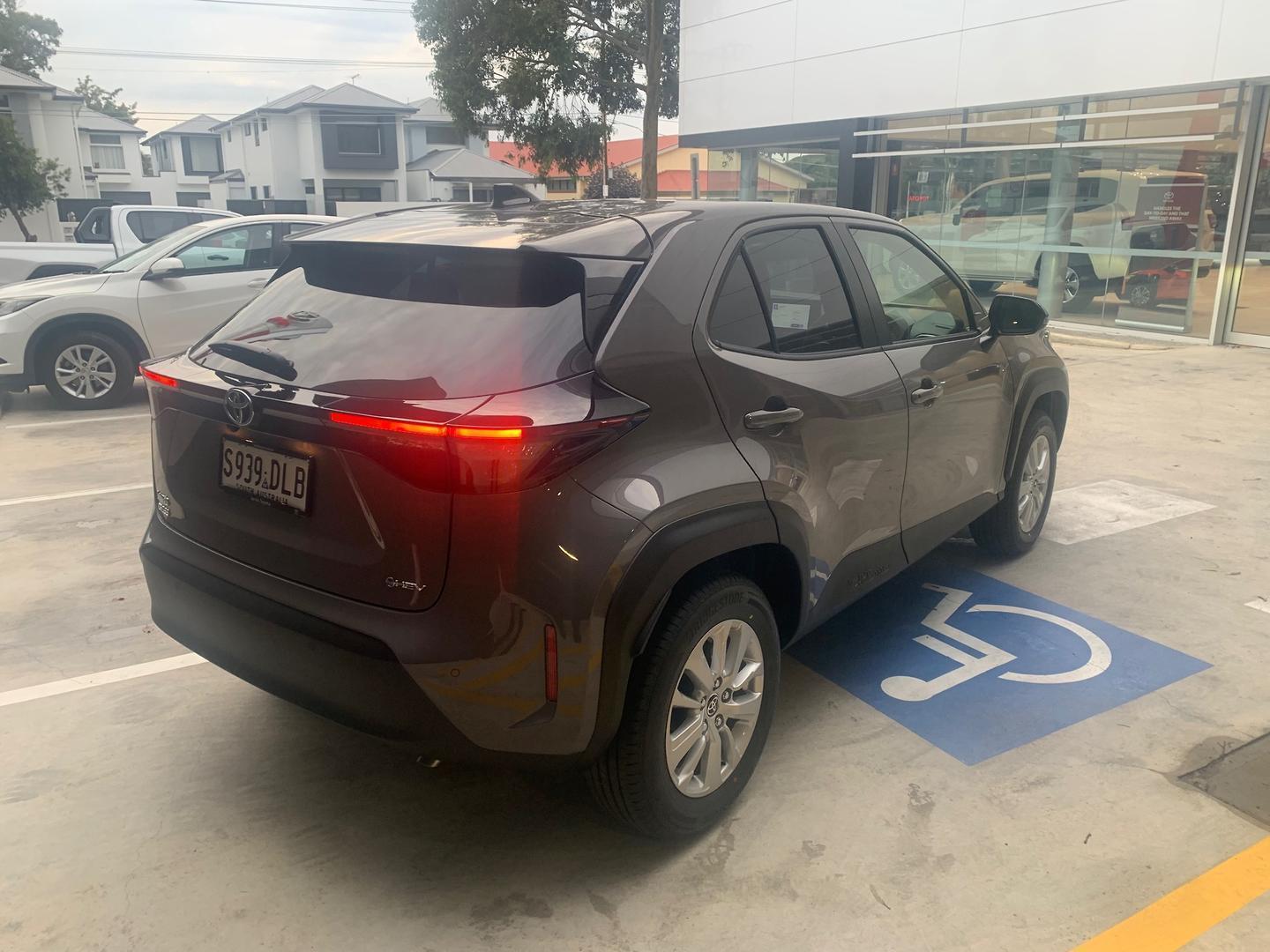 2026 Toyota Yaris Cross GXL — photo 2