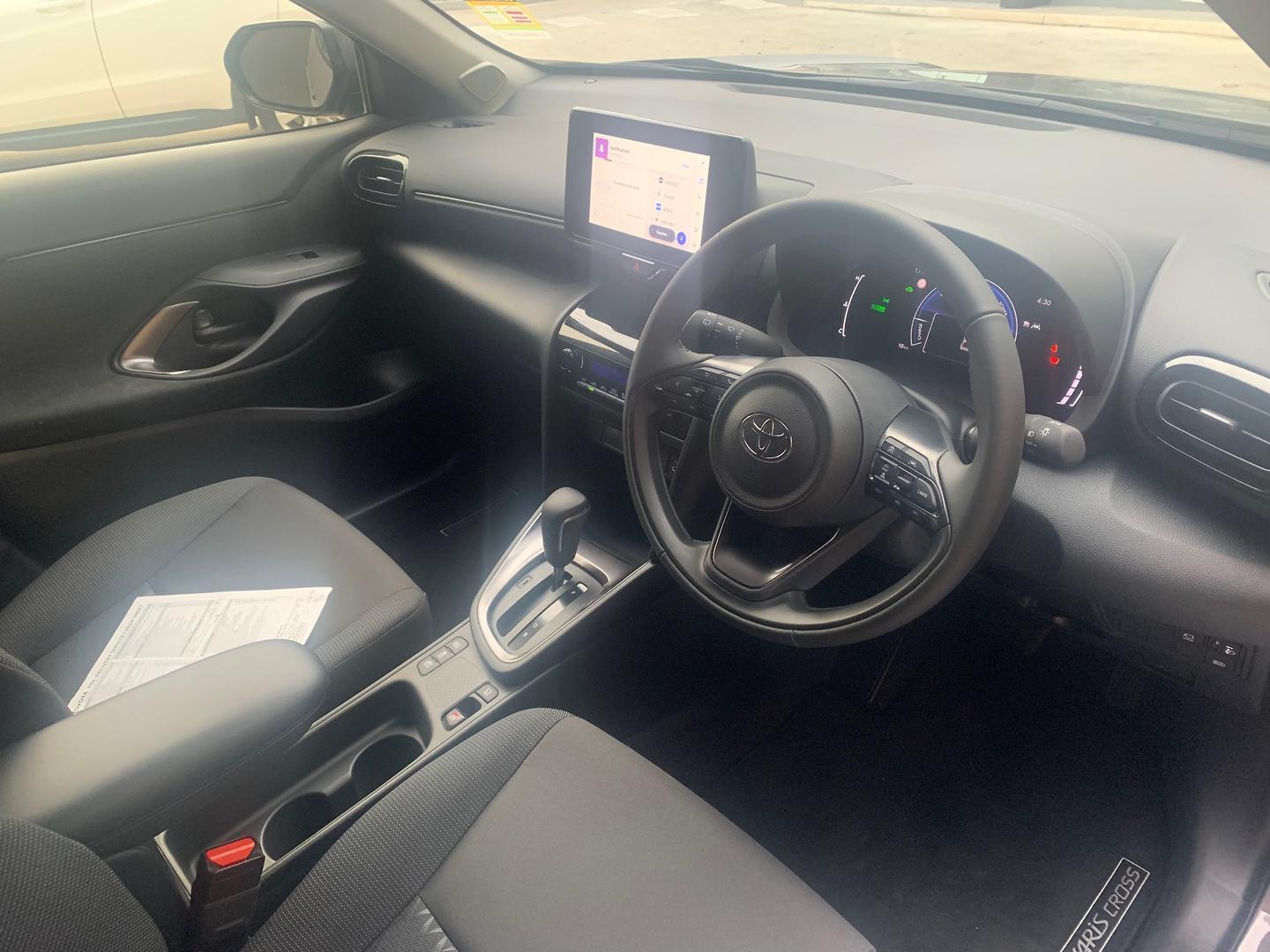 2026 Toyota Yaris Cross GXL — photo 4