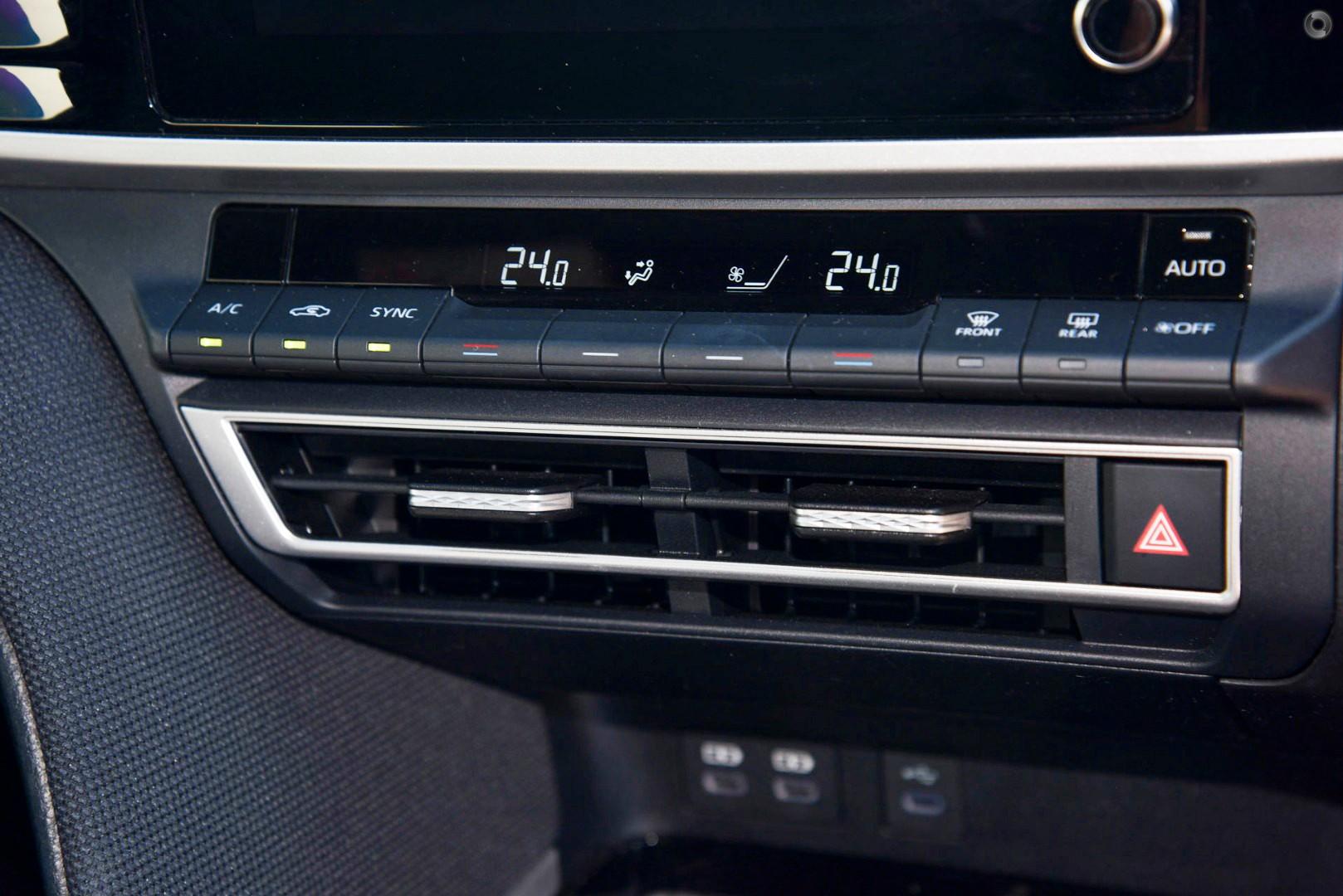 2026 Toyota Camry Ascent — photo 10