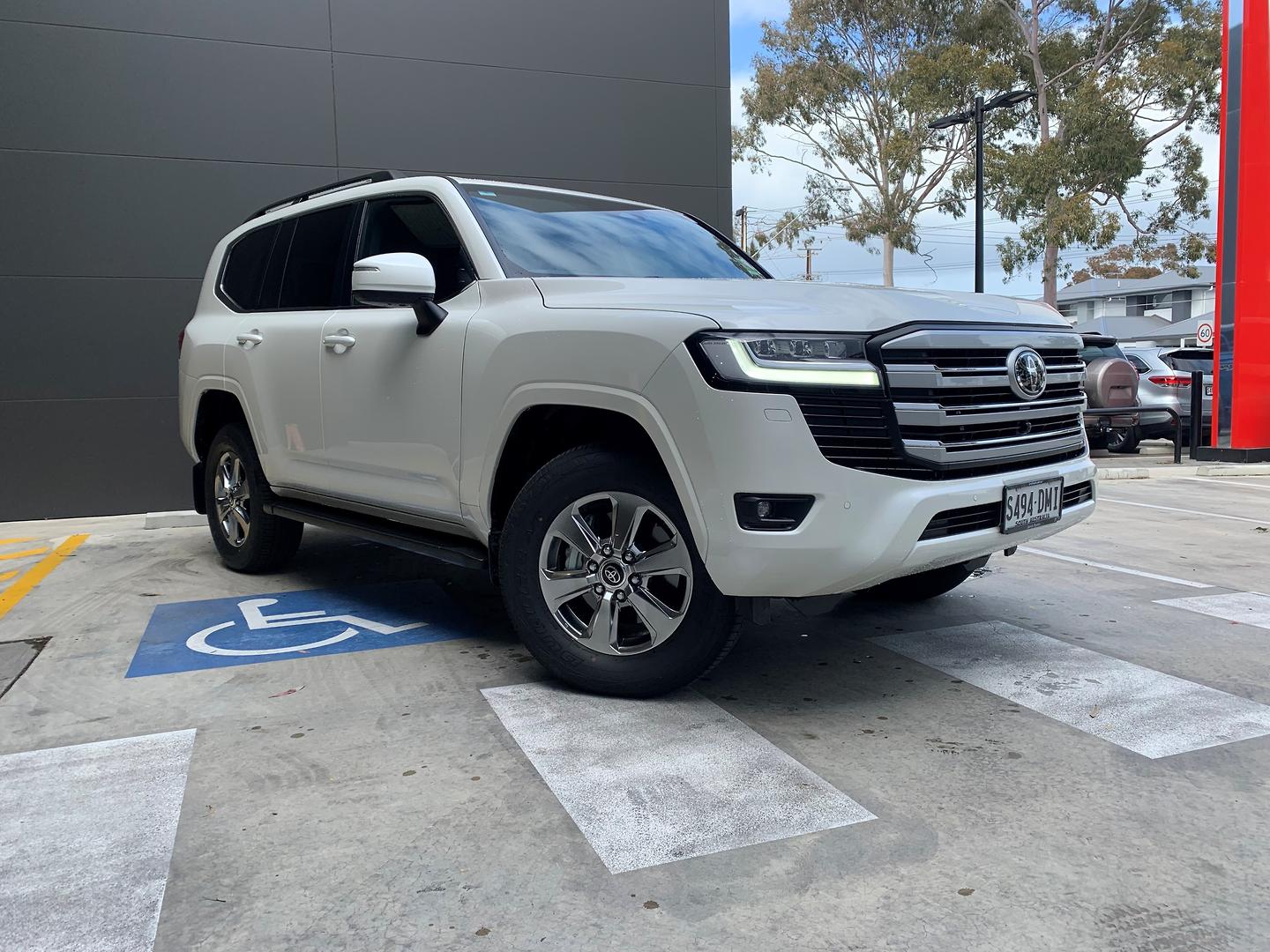 2026 Toyota Landcruiser VX — photo 1