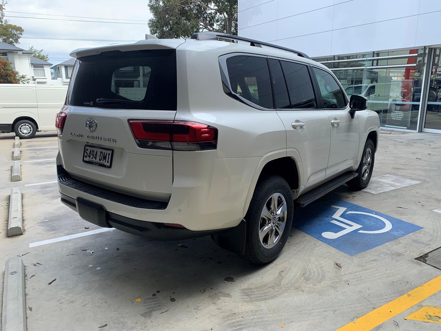 2026 Toyota Landcruiser VX — photo 2