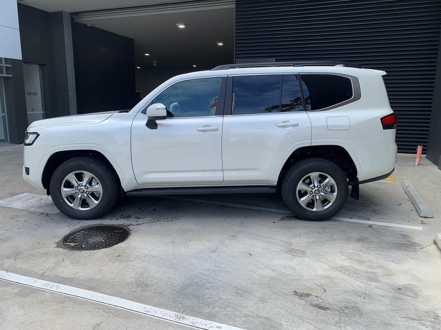 2026 Toyota Landcruiser VX — photo 3