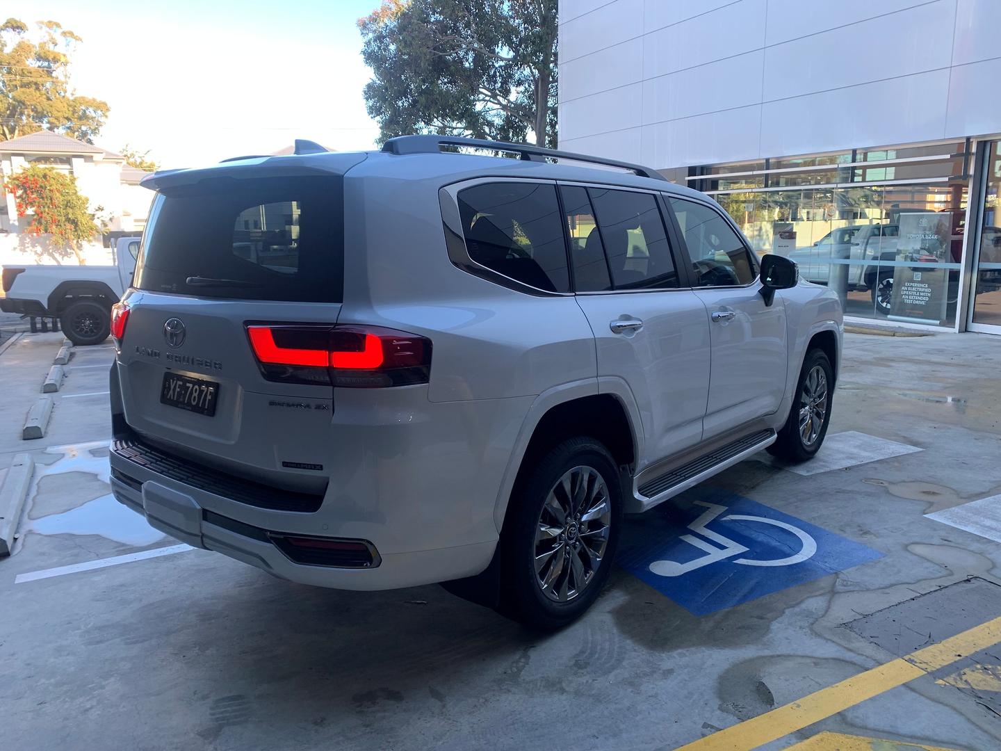 2026 Toyota Landcruiser Performance Hybrid Sahara ZX — photo 2