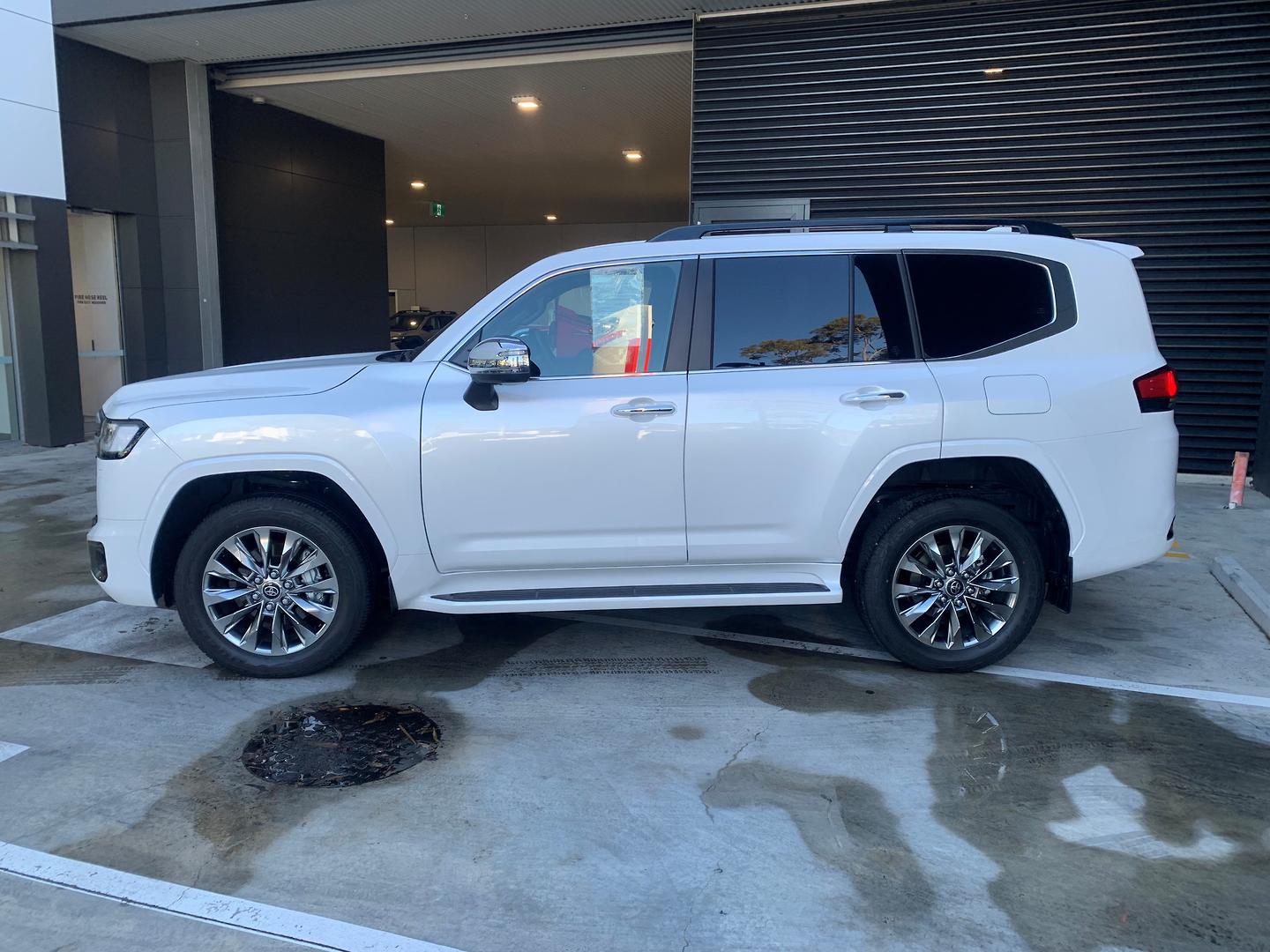 2026 Toyota Landcruiser Performance Hybrid Sahara ZX — photo 3