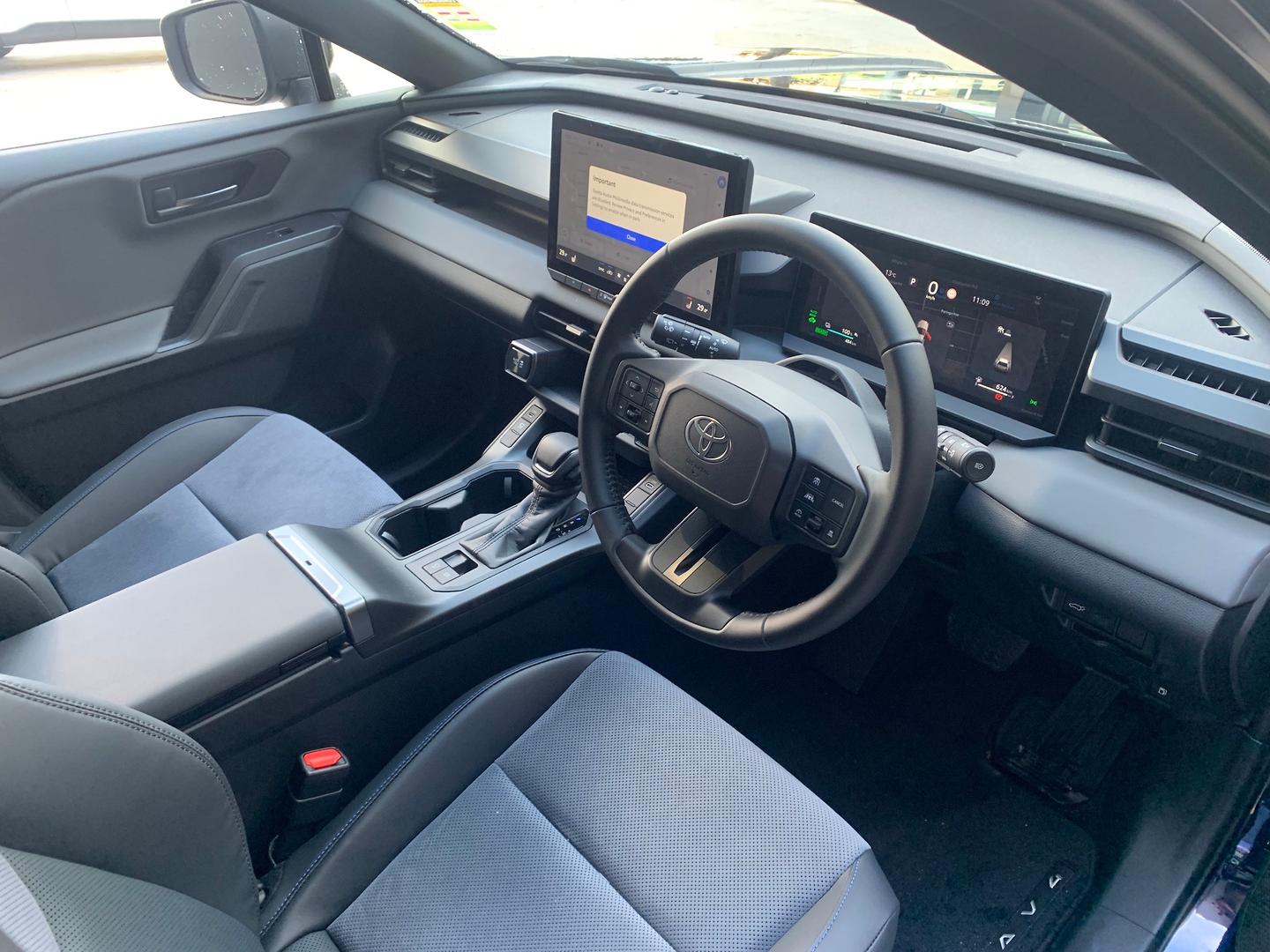 2026 Toyota RAV4 XSE — photo 4