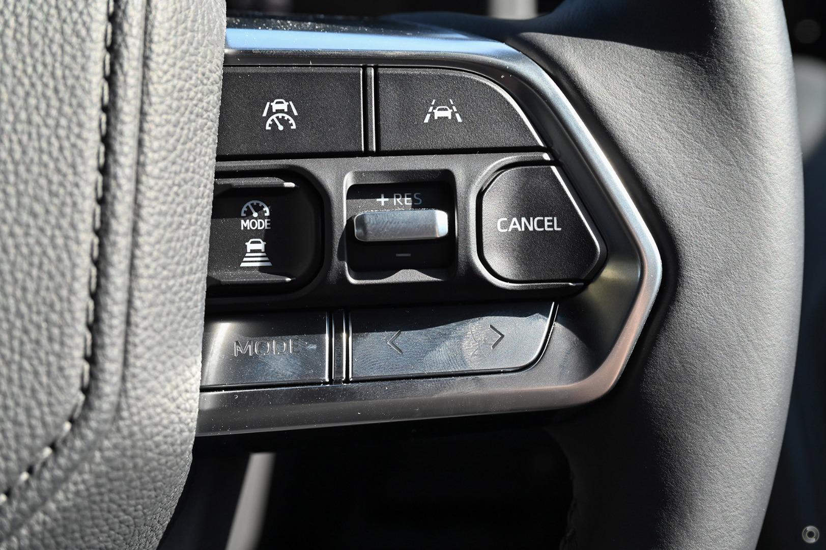 2026 Toyota Landcruiser GX — photo 13