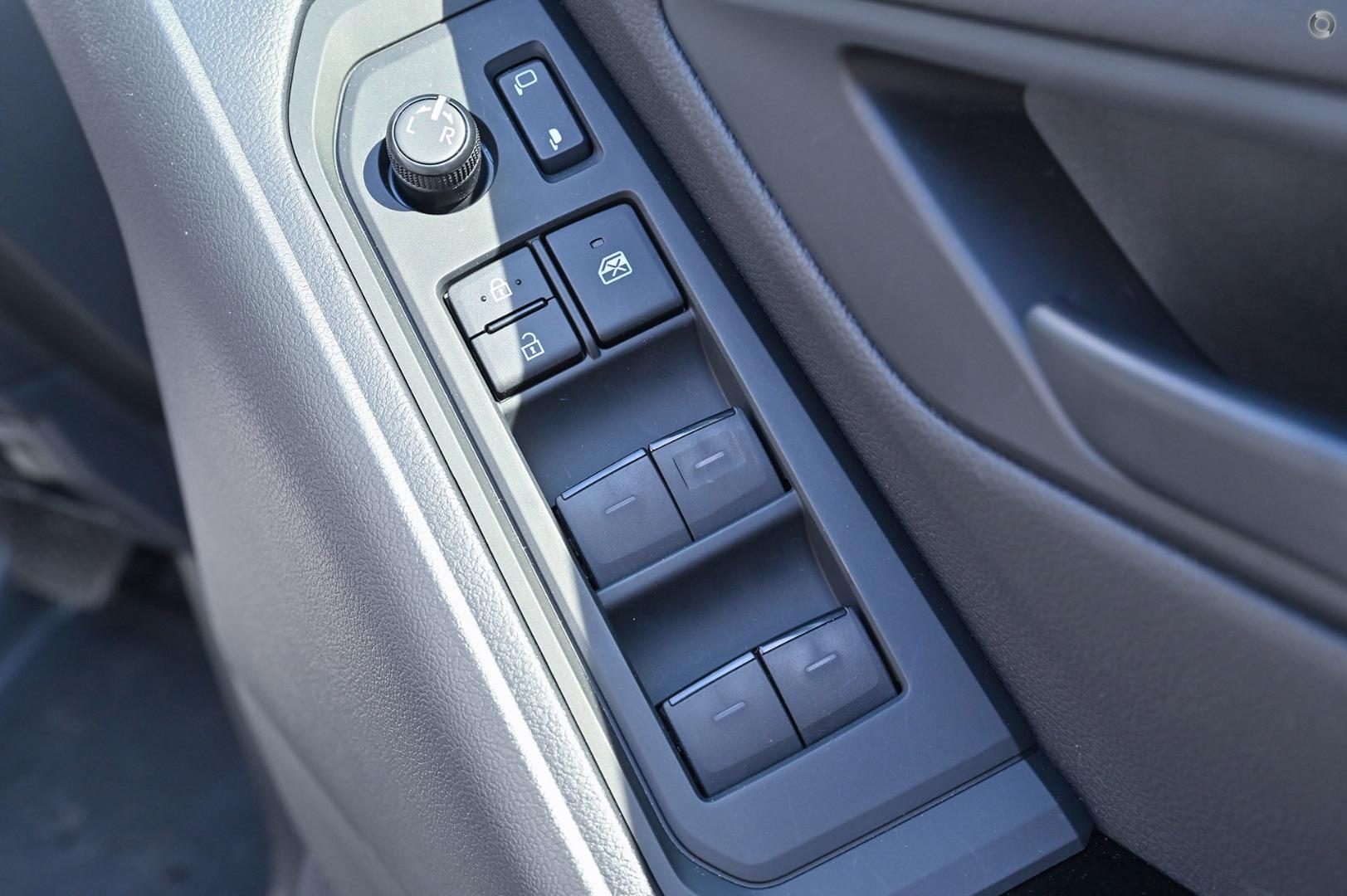 2026 Toyota Landcruiser GX — photo 15