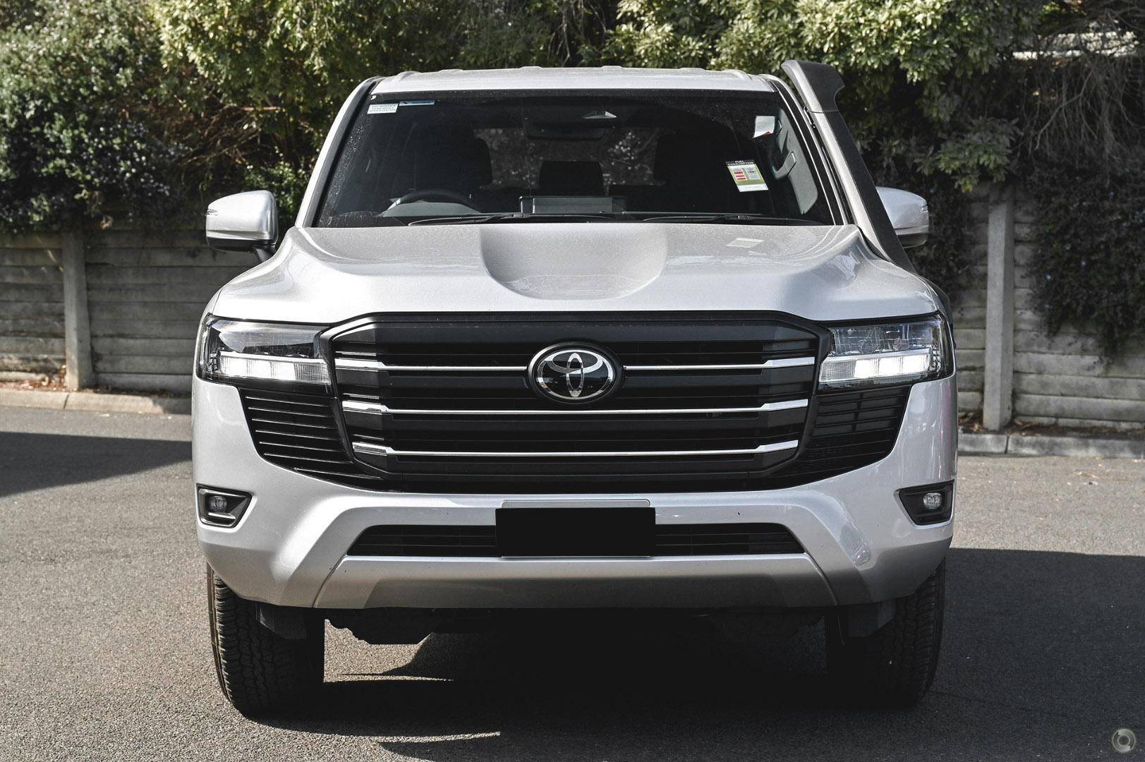 2026 Toyota Landcruiser GX — photo 2
