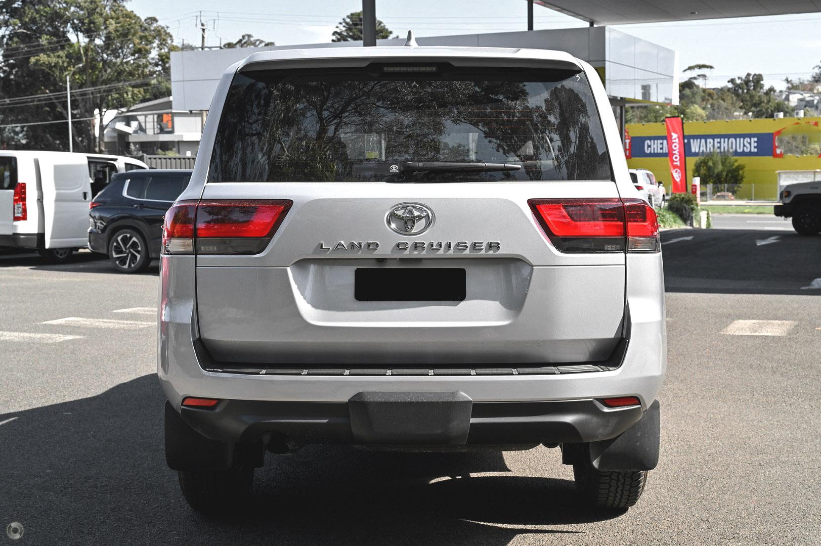 2026 Toyota Landcruiser GX — photo 3