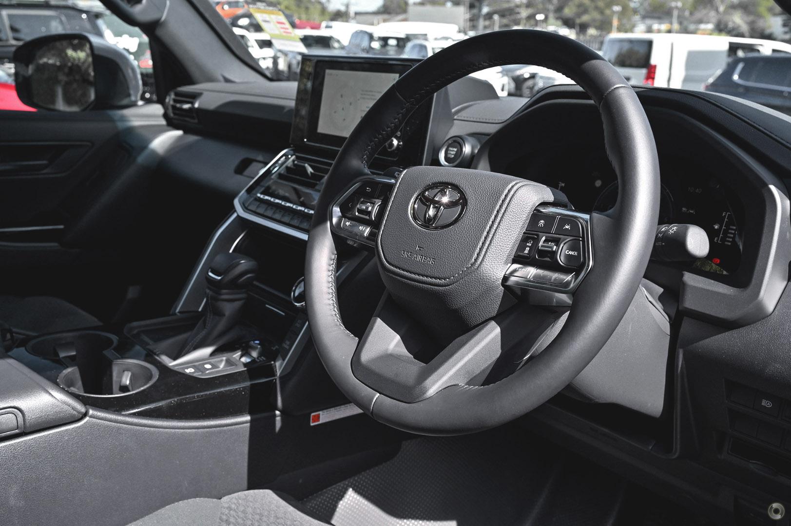 2026 Toyota Landcruiser GX — photo 6