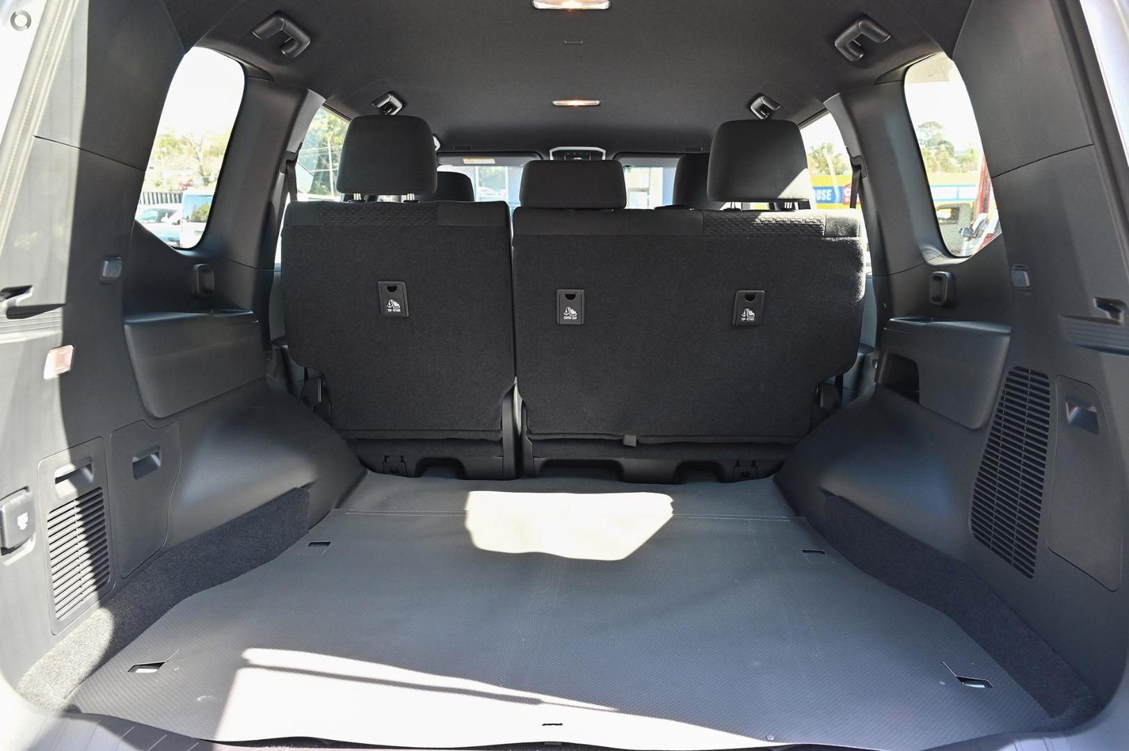 2026 Toyota Landcruiser GX — photo 9