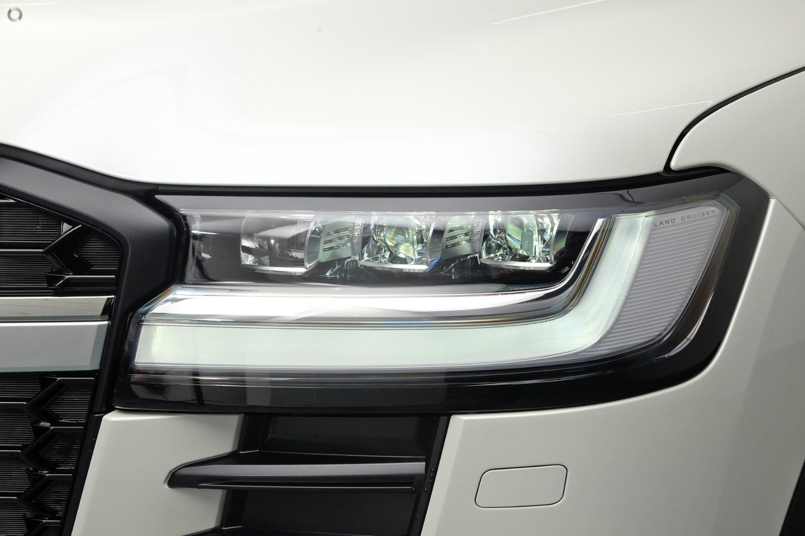 2026 Toyota Landcruiser GR Sport — photo 12