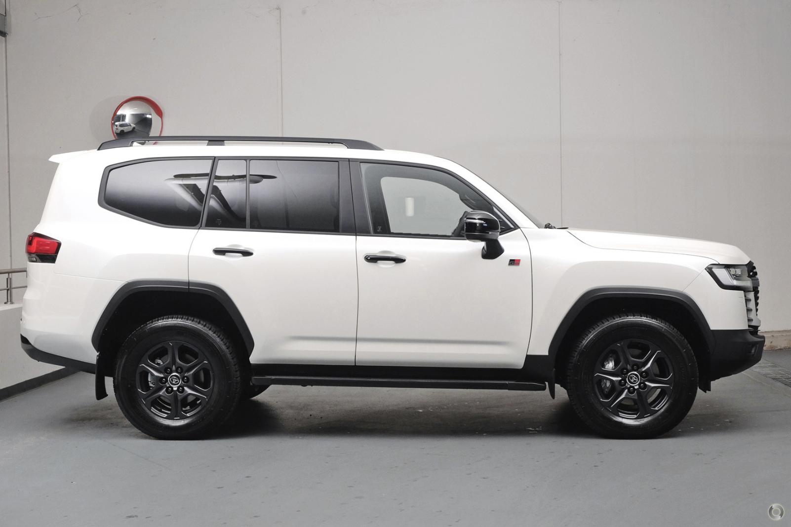 2026 Toyota Landcruiser GR Sport — photo 7