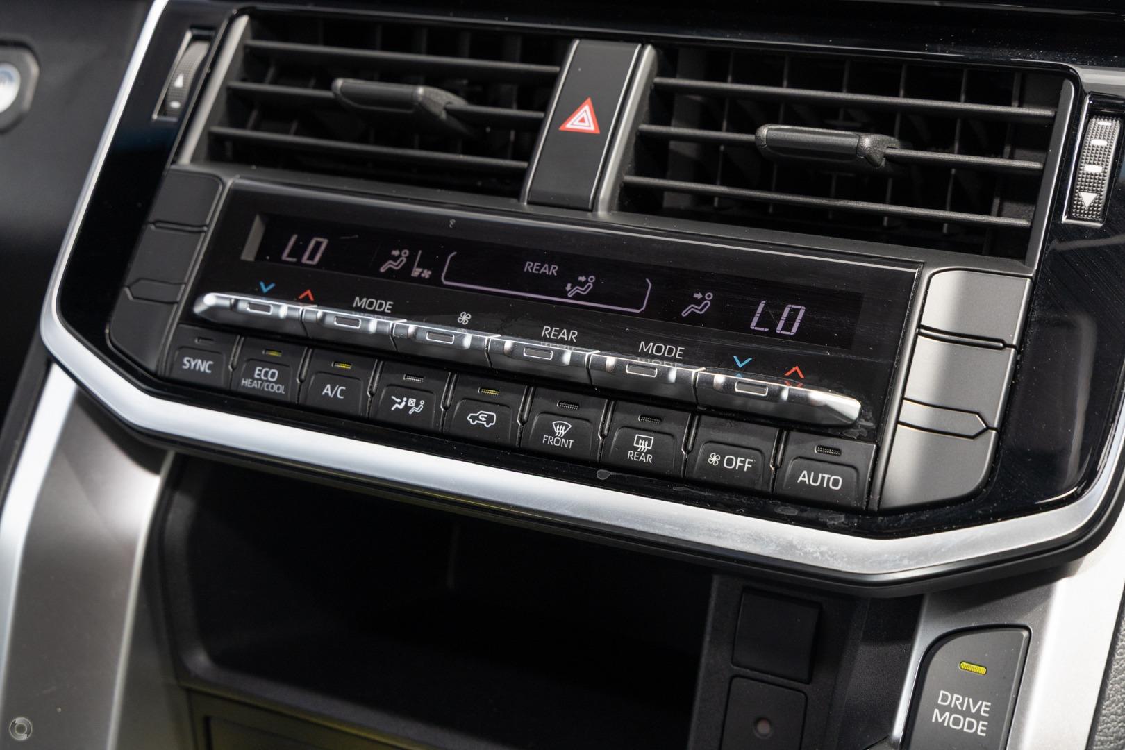 2026 Toyota Landcruiser GXL — photo 10