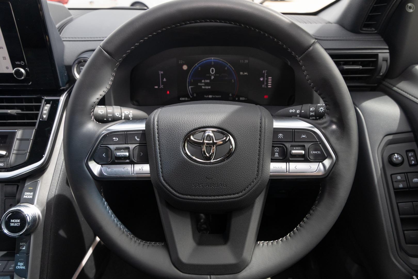 2026 Toyota Landcruiser GXL — photo 12