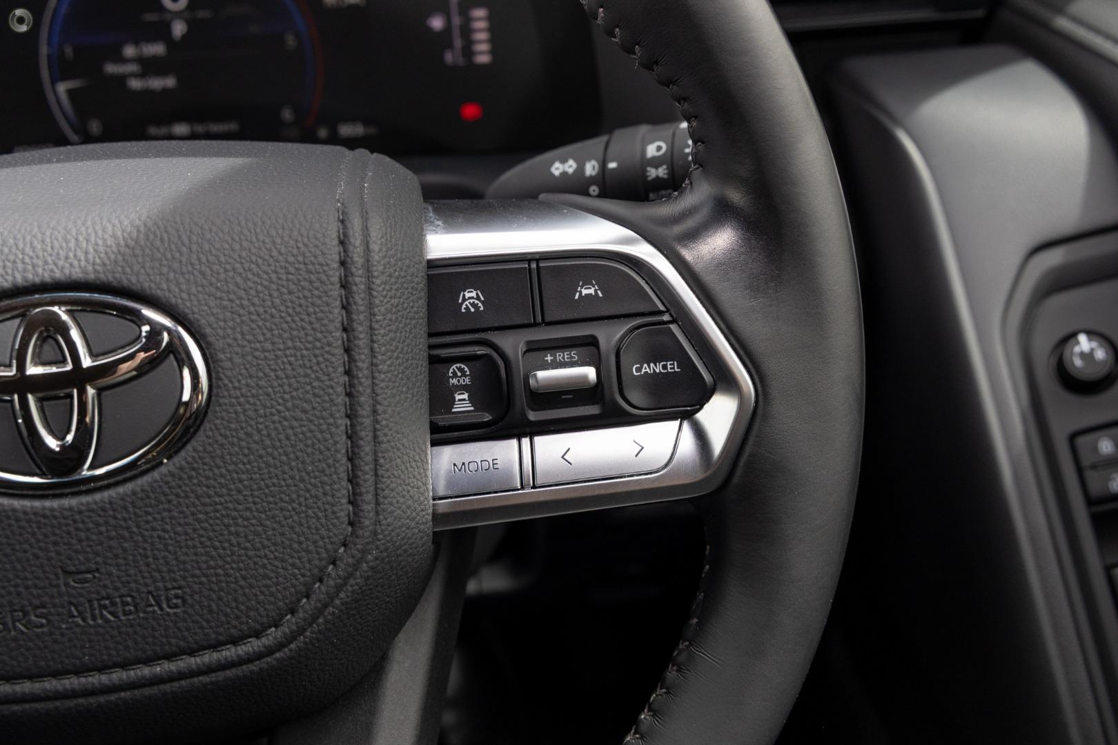 2026 Toyota Landcruiser GXL — photo 14
