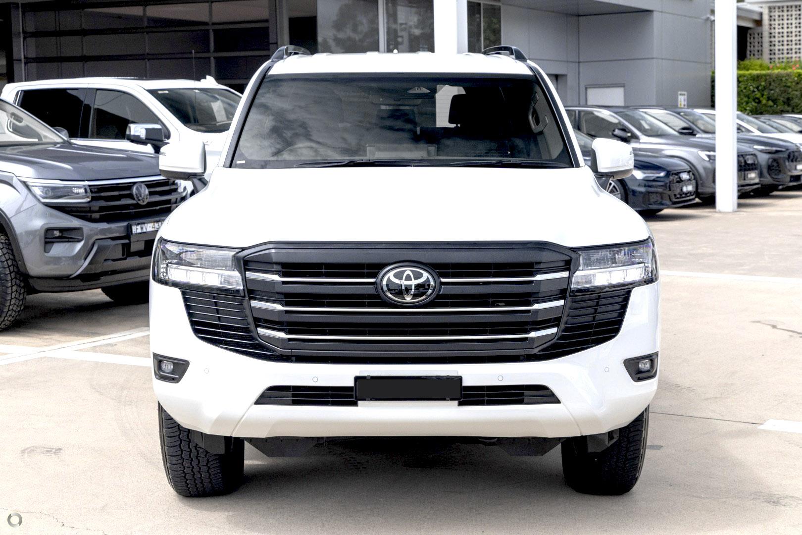 2026 Toyota Landcruiser GXL — photo 2