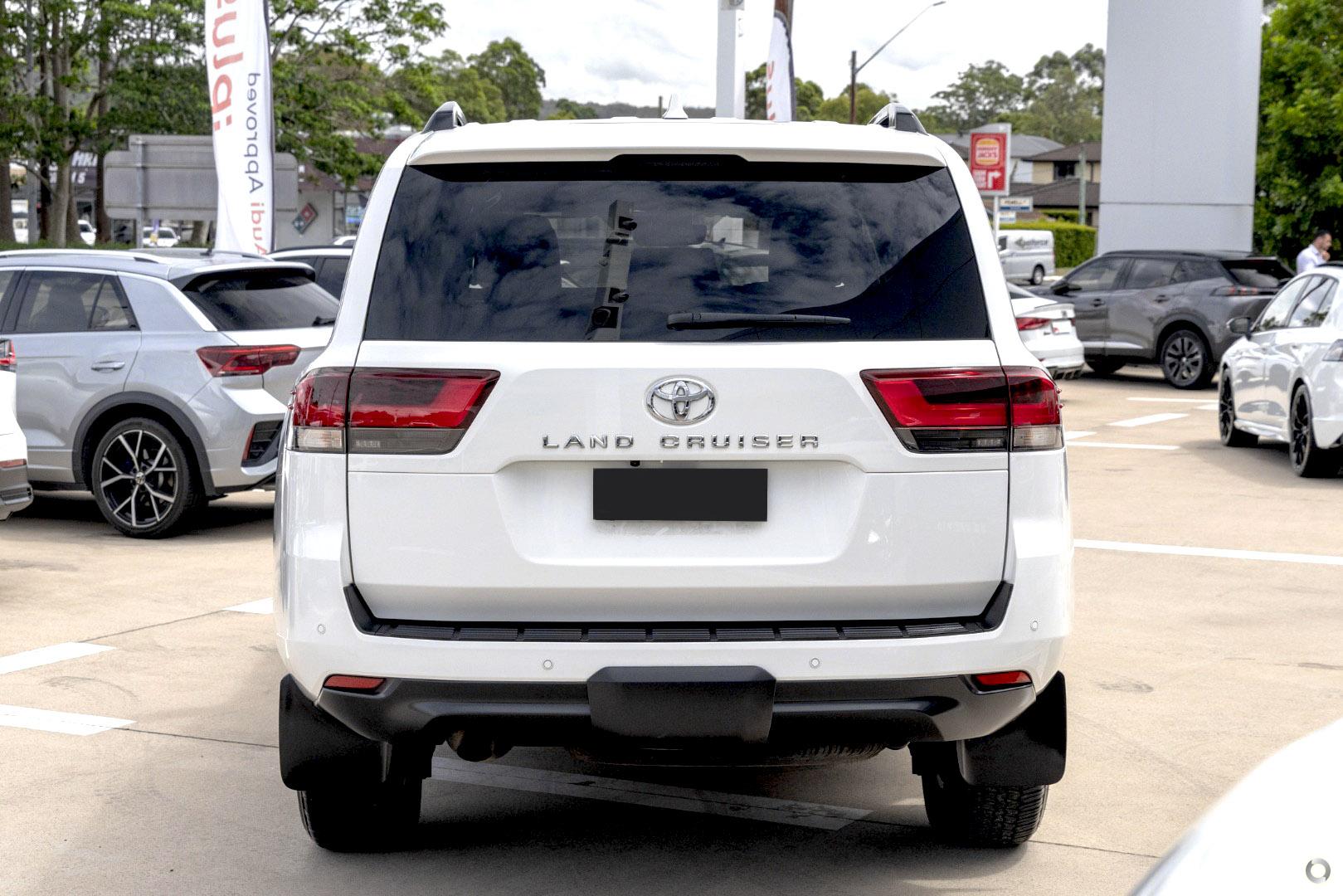 2026 Toyota Landcruiser GXL — photo 3