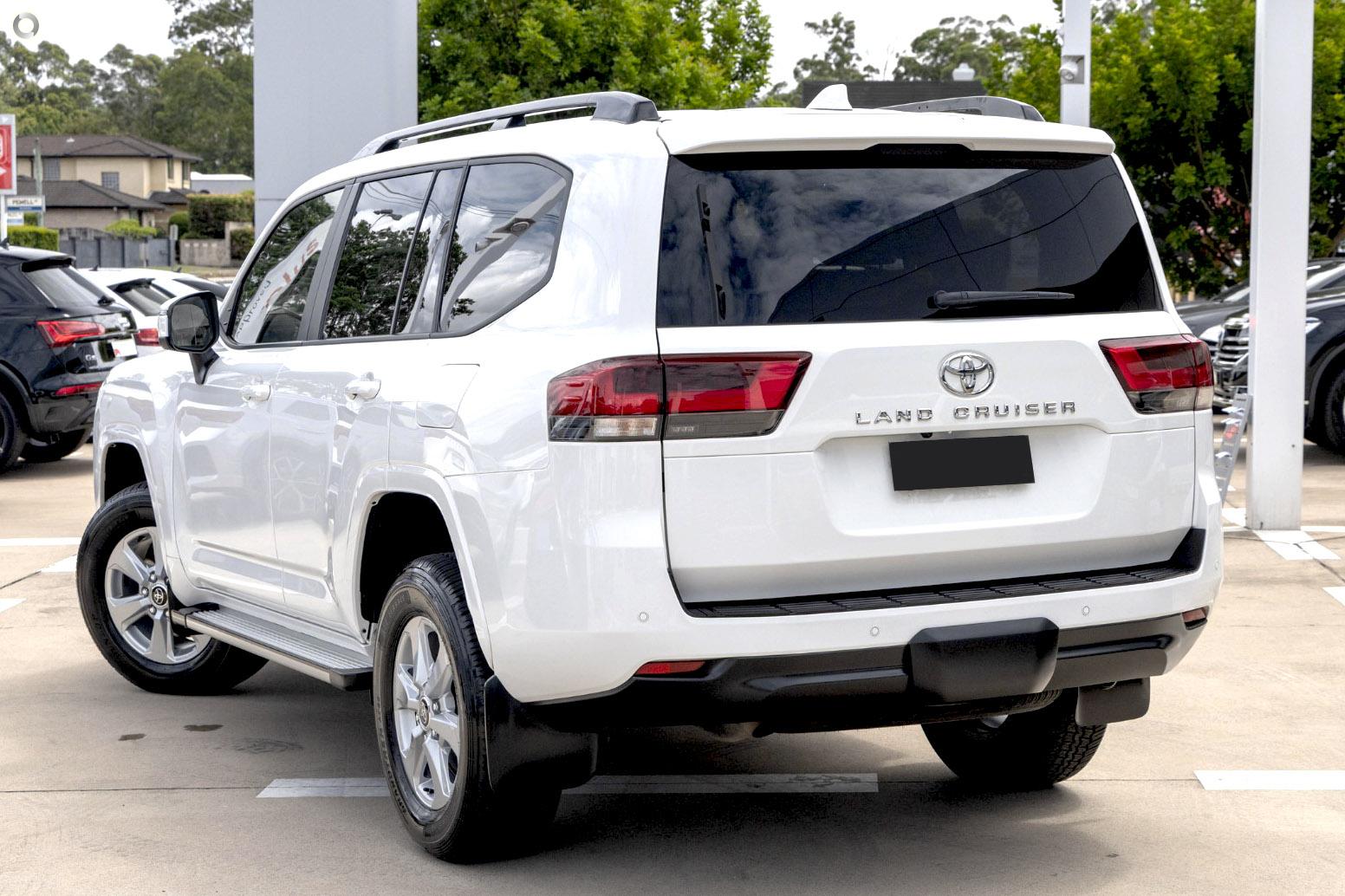 2026 Toyota Landcruiser GXL — photo 4