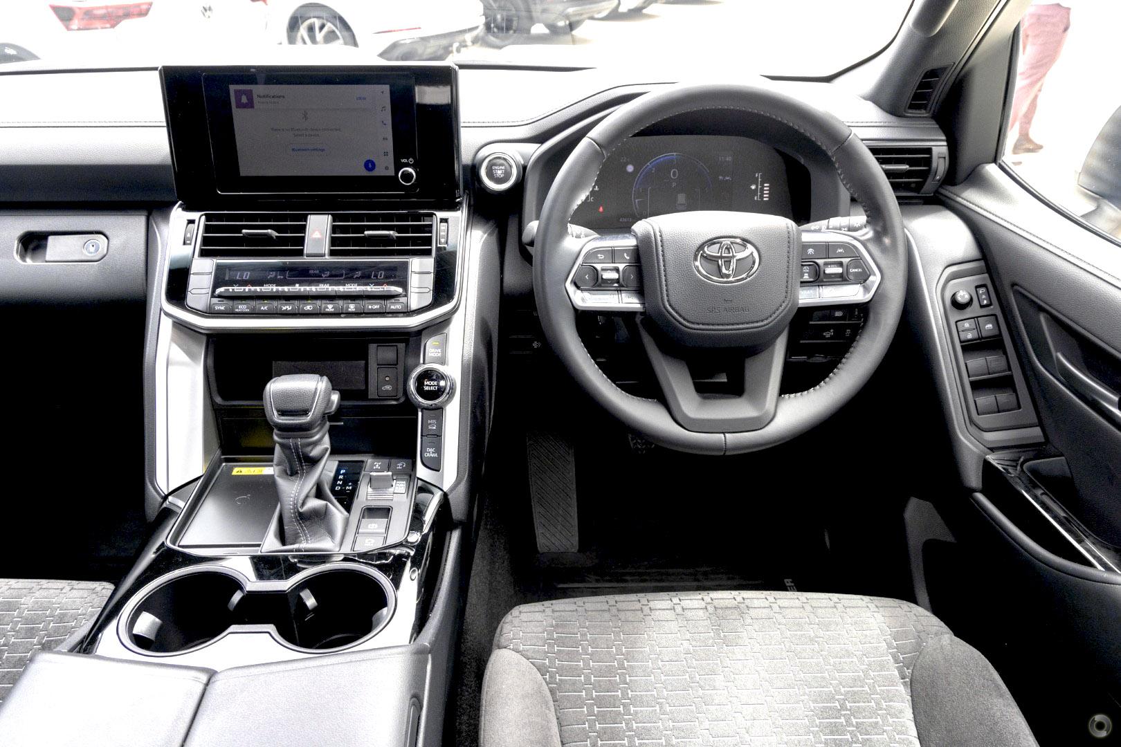 2026 Toyota Landcruiser GXL — photo 6