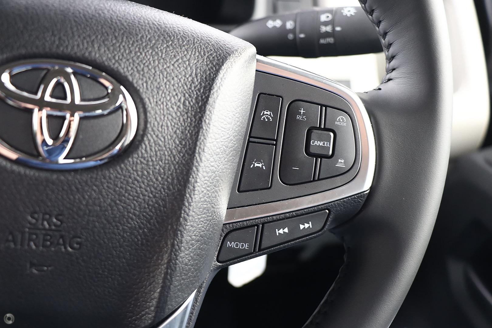 2026 Toyota Hiace — photo 10