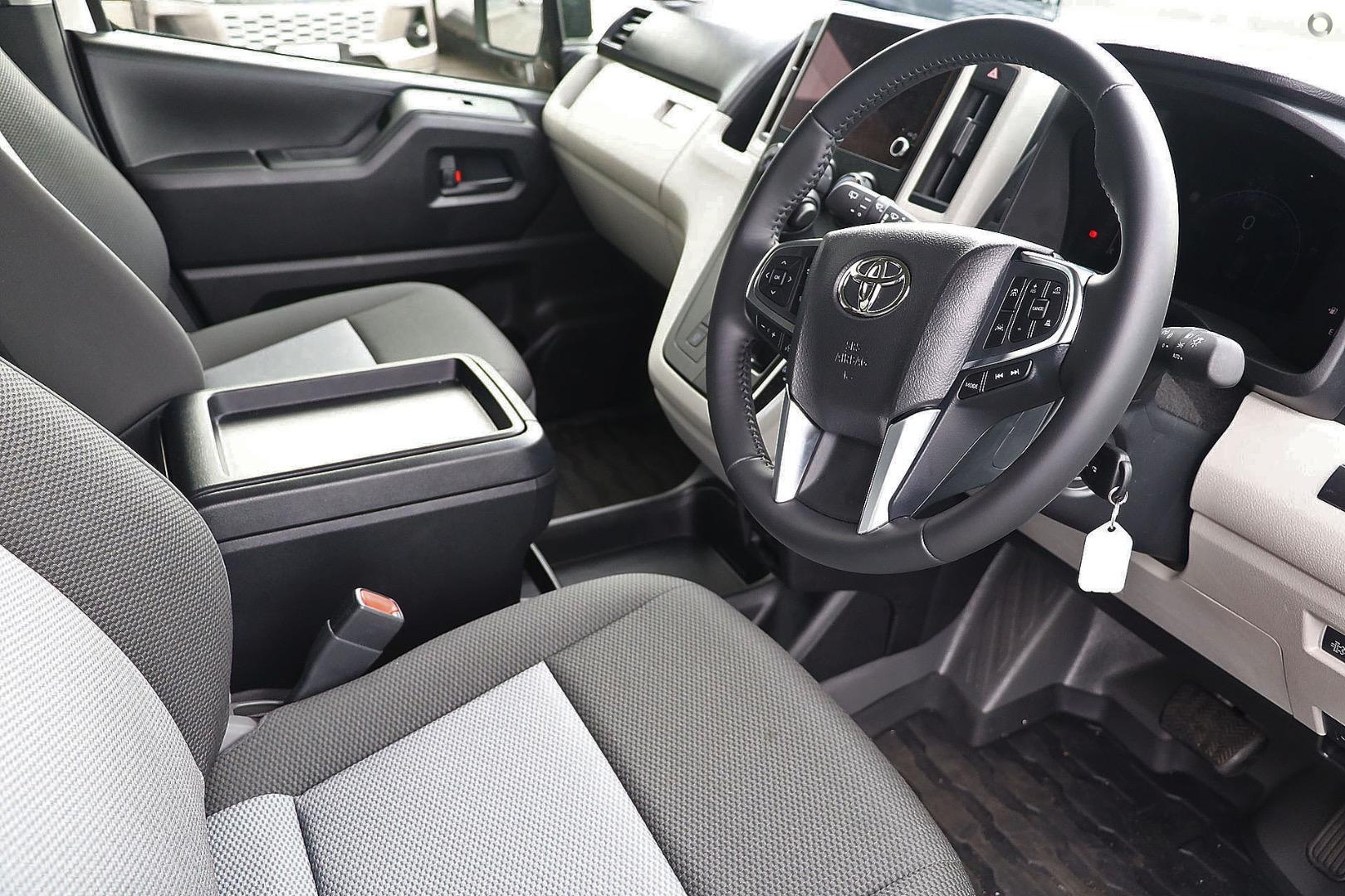 2026 Toyota Hiace — photo 3