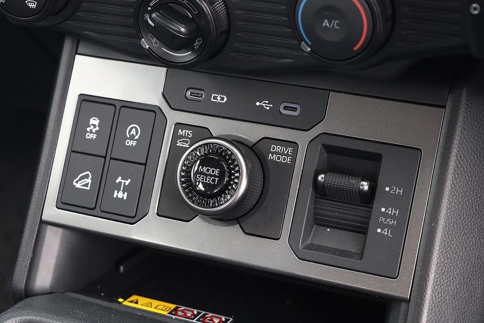 2026 Toyota Hilux SR 48V — photo 10