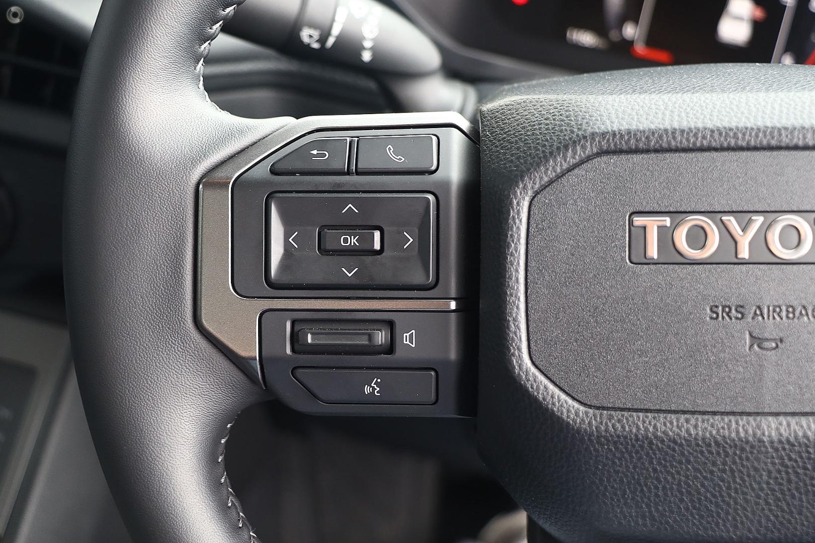 2026 Toyota Hilux SR 48V — photo 12