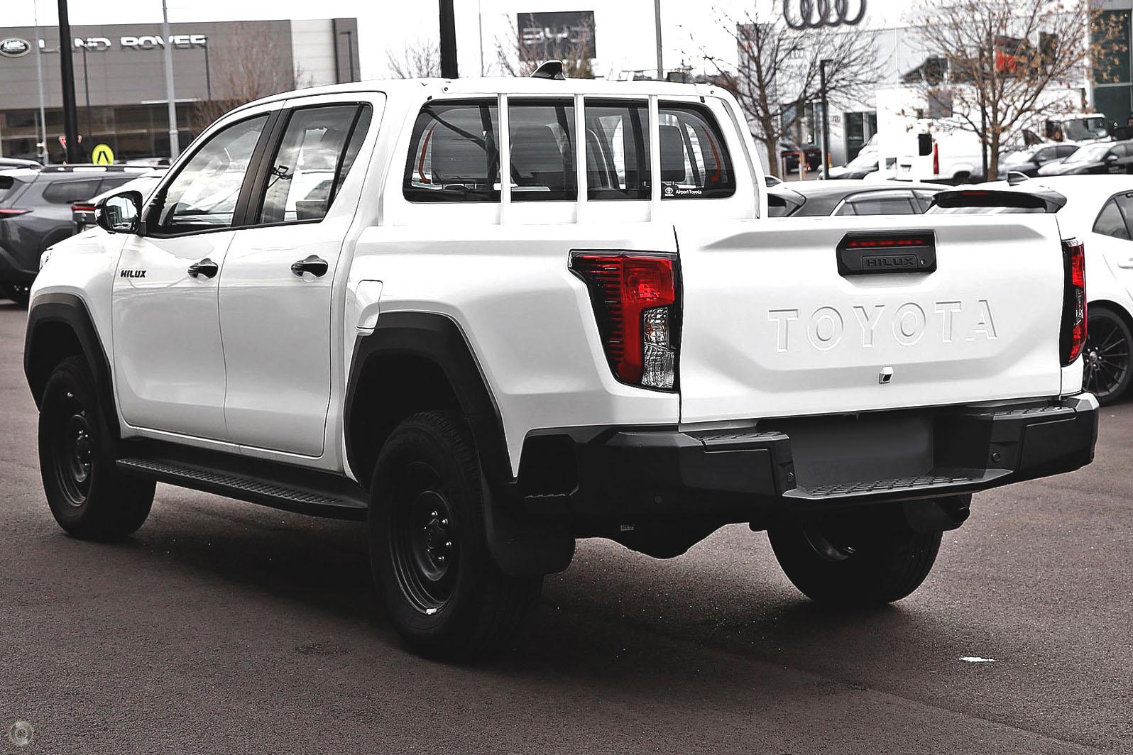 2026 Toyota Hilux SR 48V — photo 4