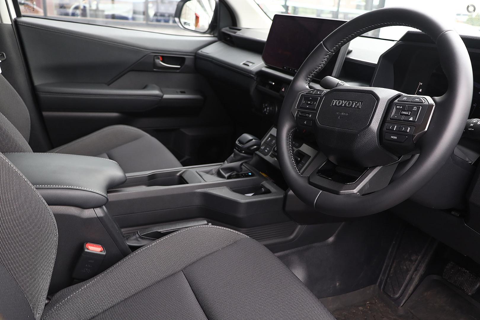 2026 Toyota Hilux SR 48V — photo 6
