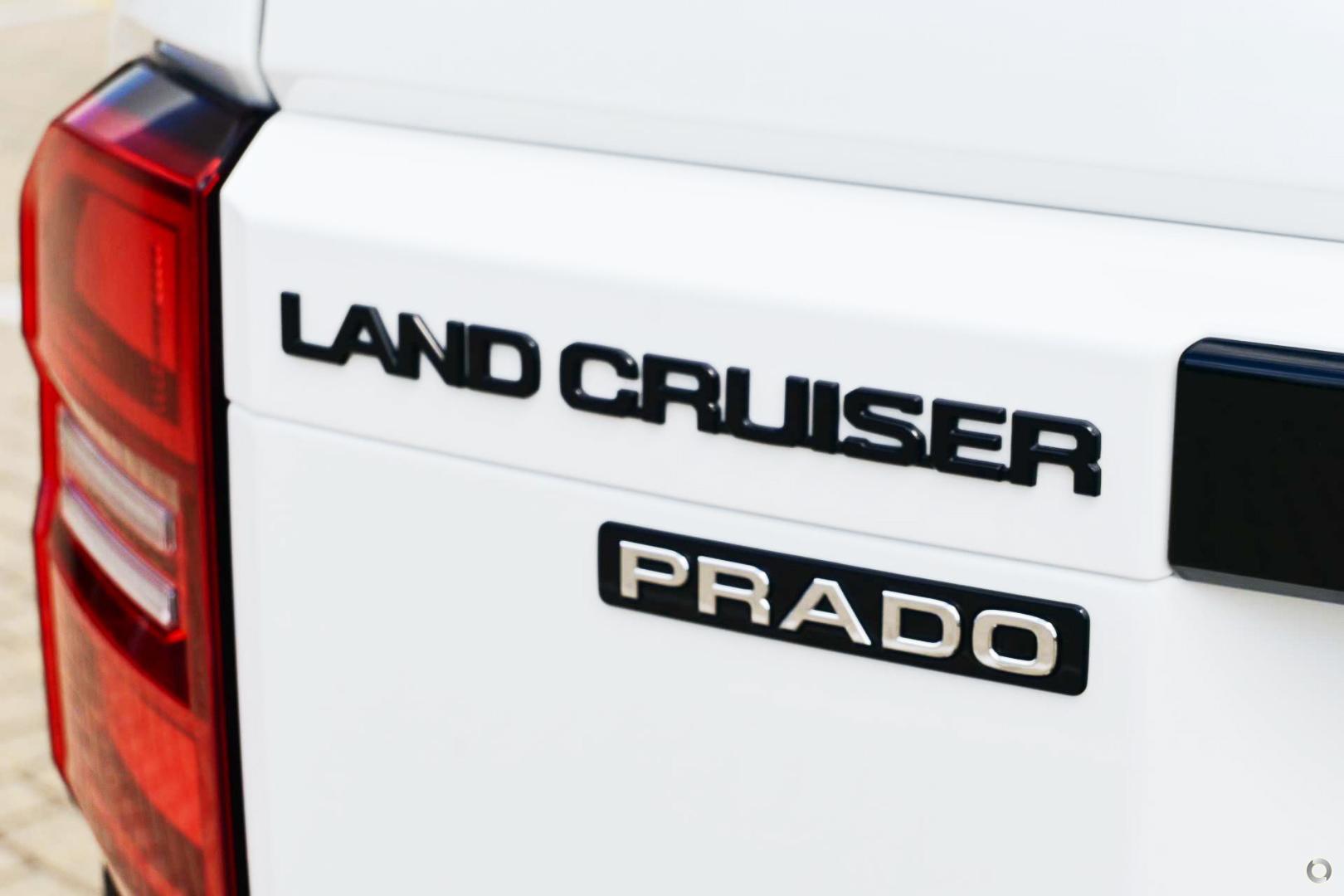 2026 Toyota Landcruiser Prado Altitude — photo 12